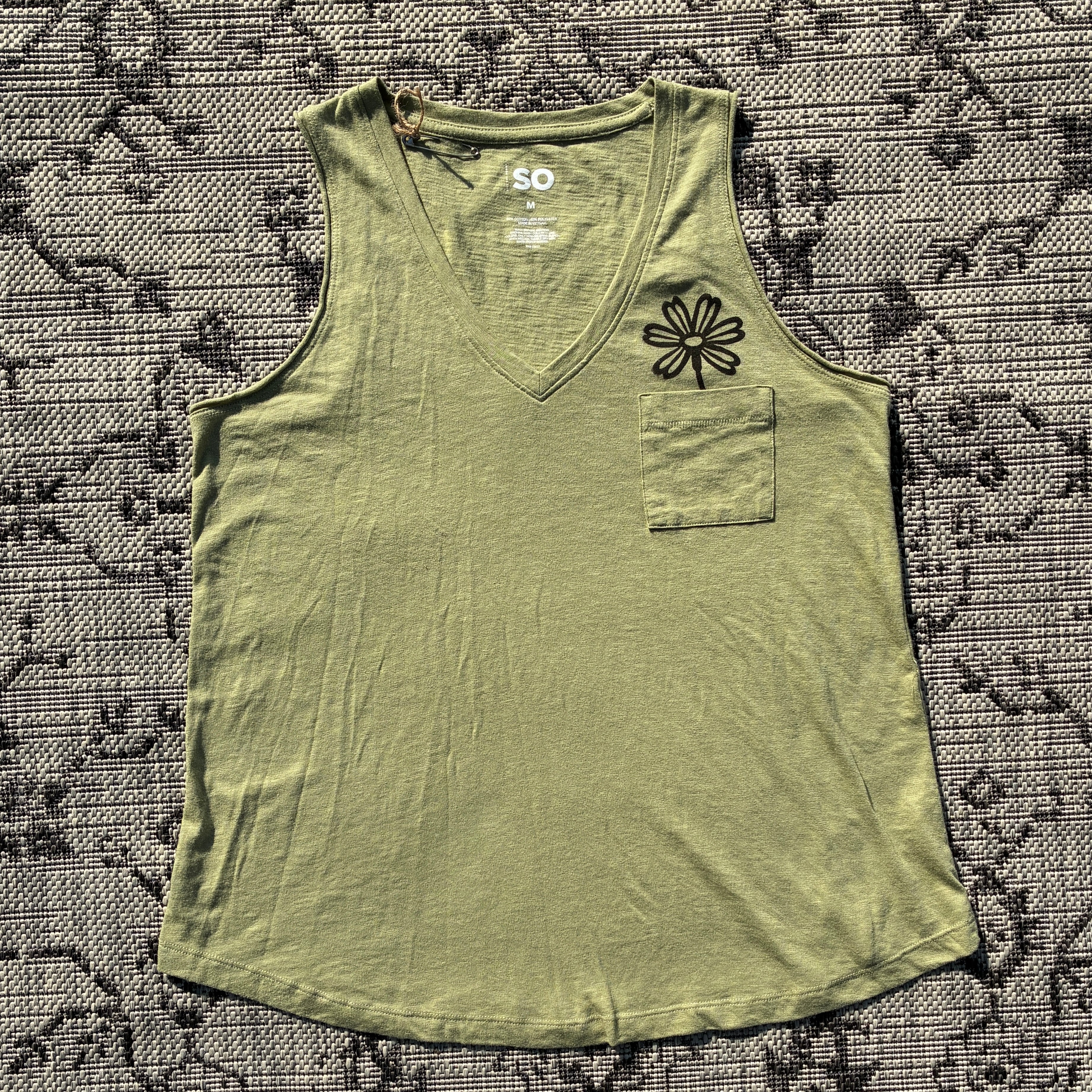 Daisy Pocket Green V-Neck Tank Top Medium