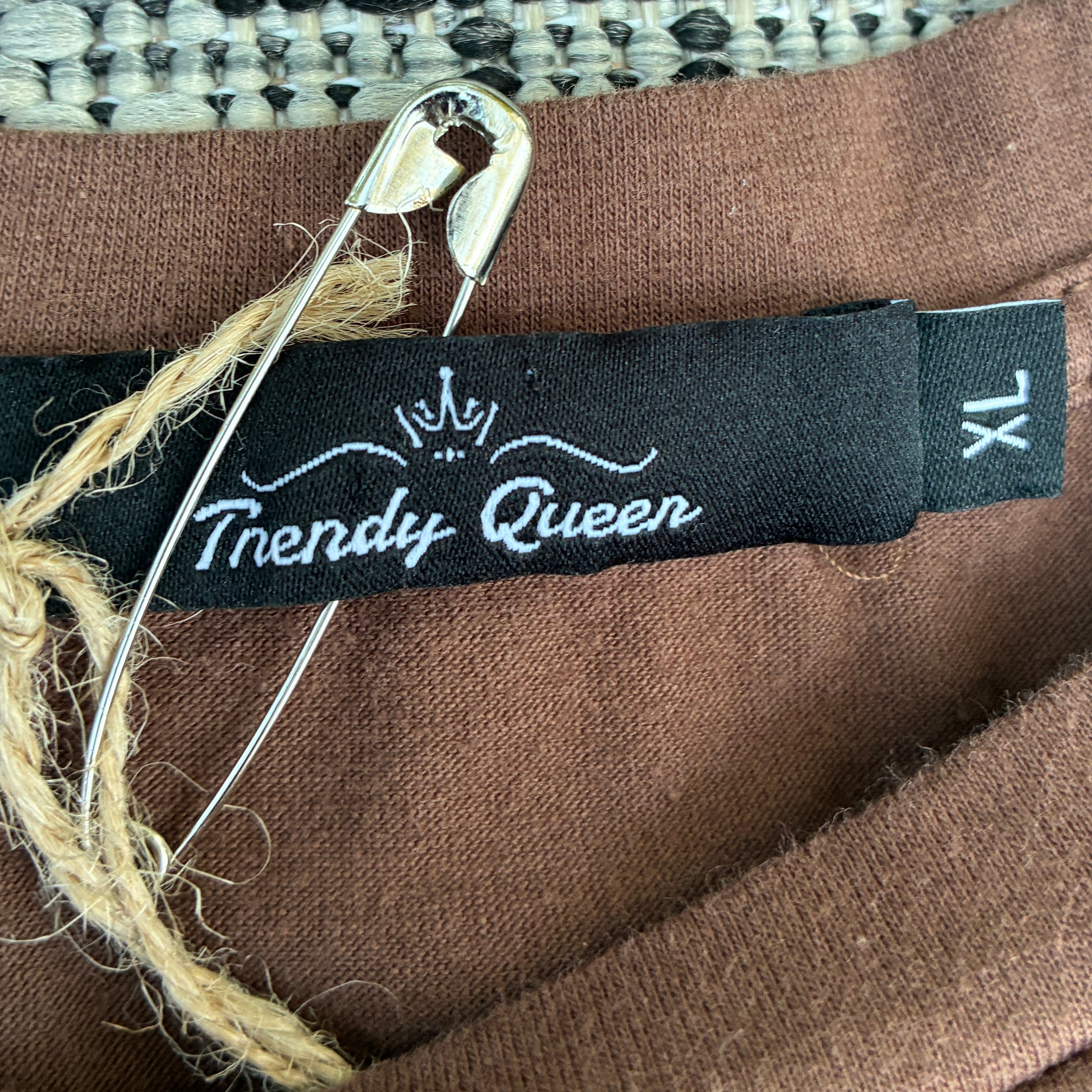 Sleepy Kitty Brown Tee XL