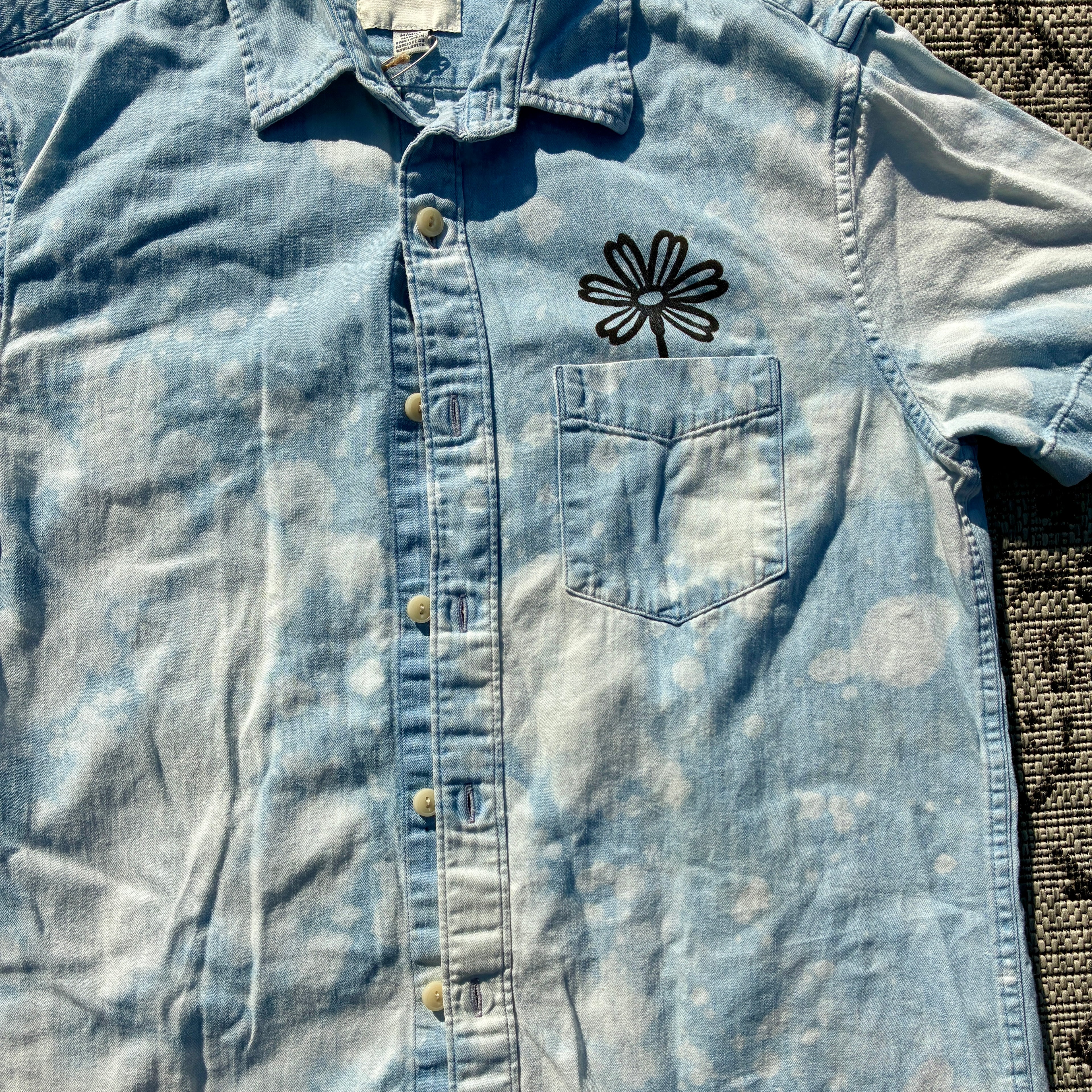Daisy Pocket Acid Wash Bleach Dyed Short Sleeve Button Up Small