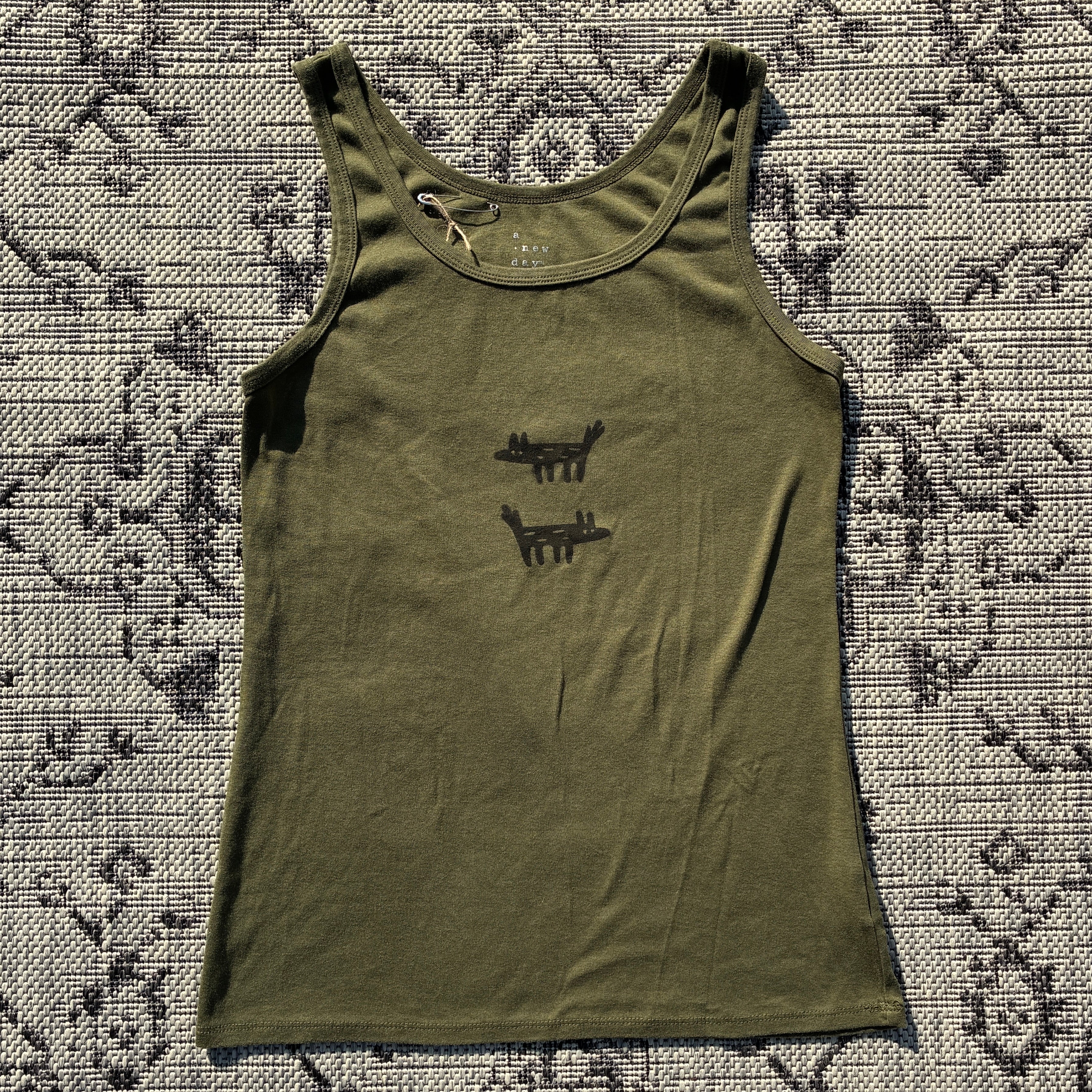 Wolf/Dog Green Tank Top Medium