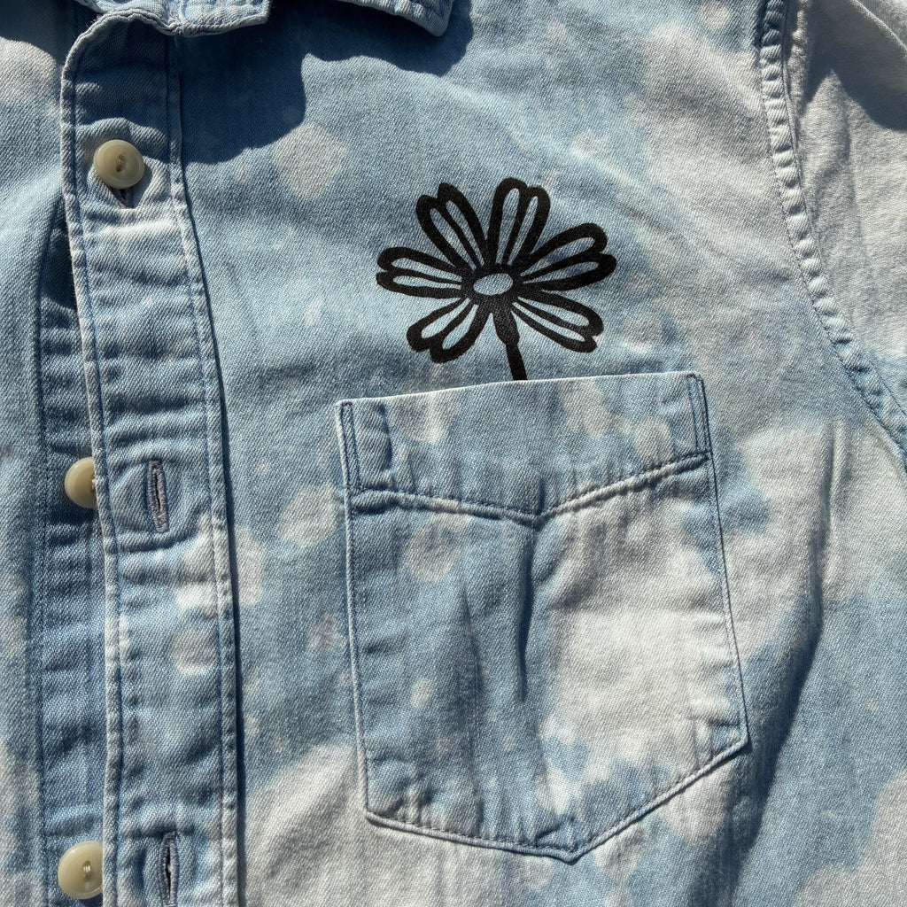 Daisy Pocket Acid Wash Bleach Dyed Short Sleeve Button Up Small