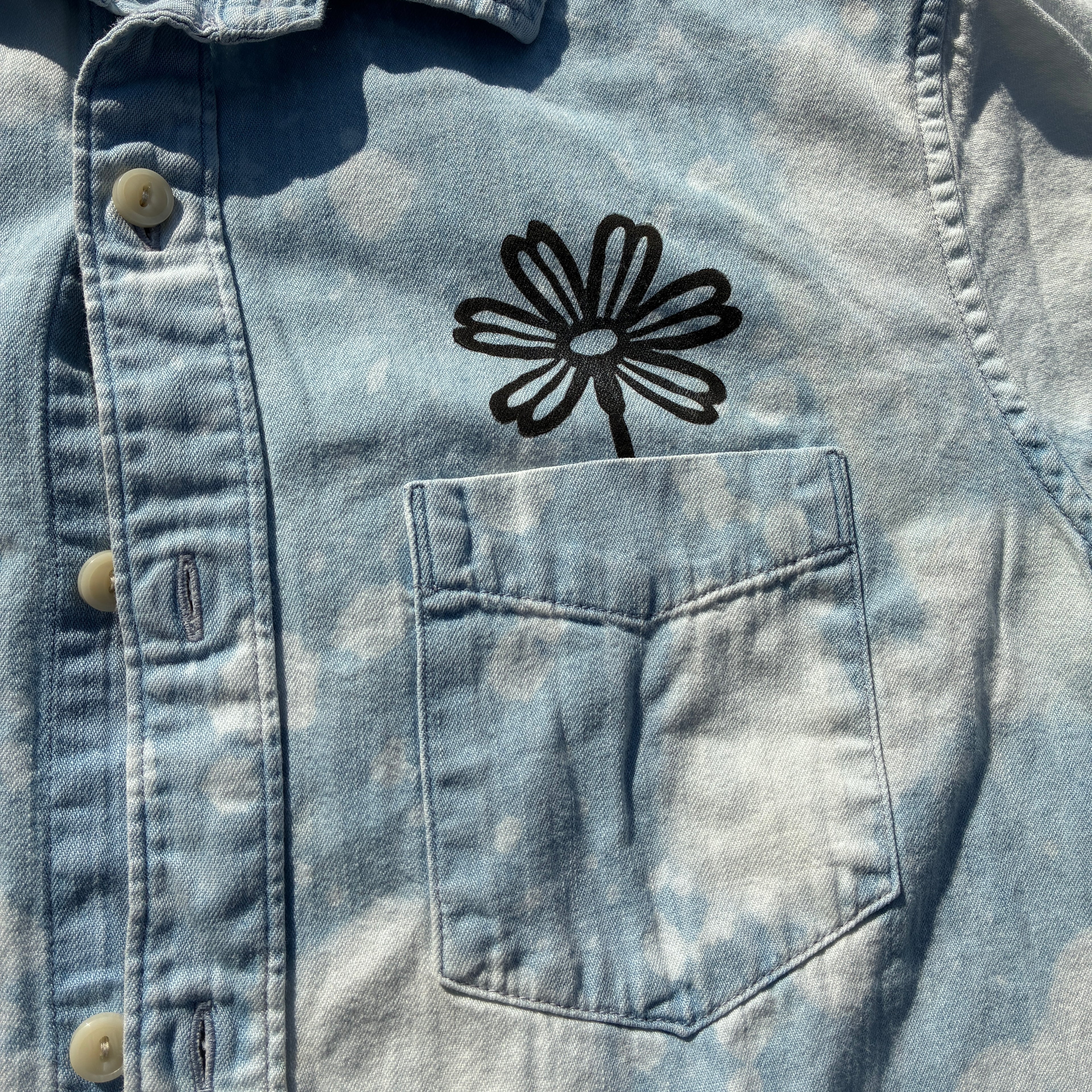 Daisy Pocket Acid Wash Bleach Dyed Short Sleeve Button Up Small